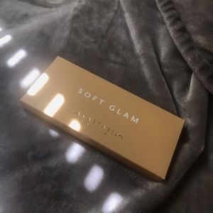 ABH SOFT GLAM EYESHADOW PALETTE